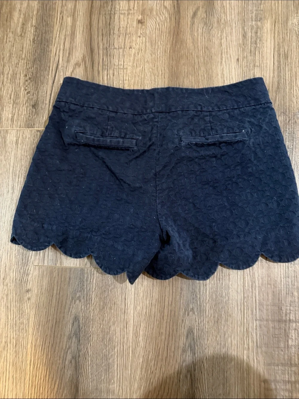Crown and ivy scalloped shorts